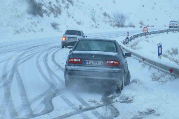 بارش برف در اکثر محورهای مواصلاتی آذربایجان‌شرقی