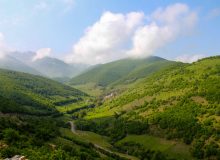 آبرسانی سیار به باغات اهر برای جلوگیری از خشک شدن درختان