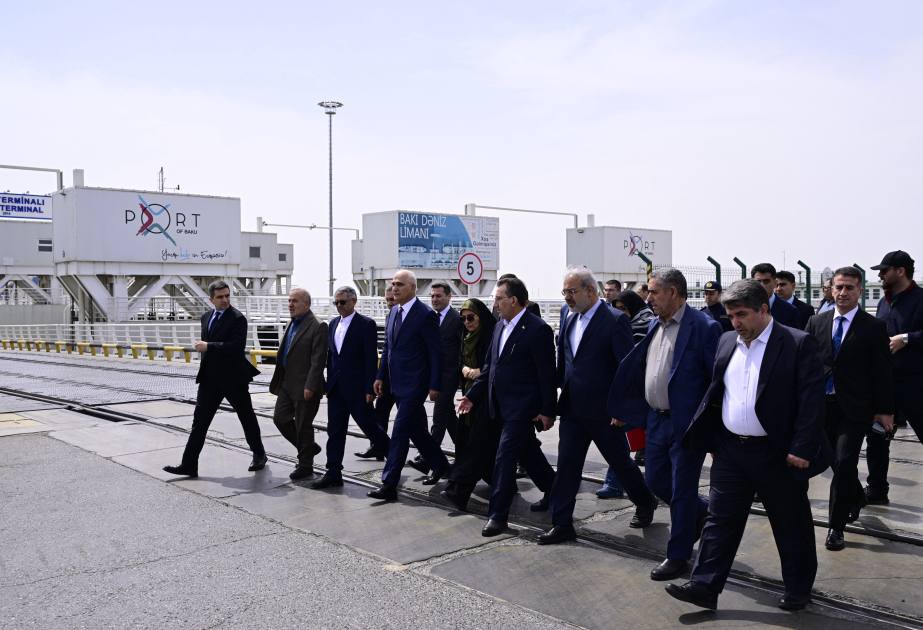 وزیر راه و شهرسازی ایران از بندر بین‌المللی باکو بازدید کرد