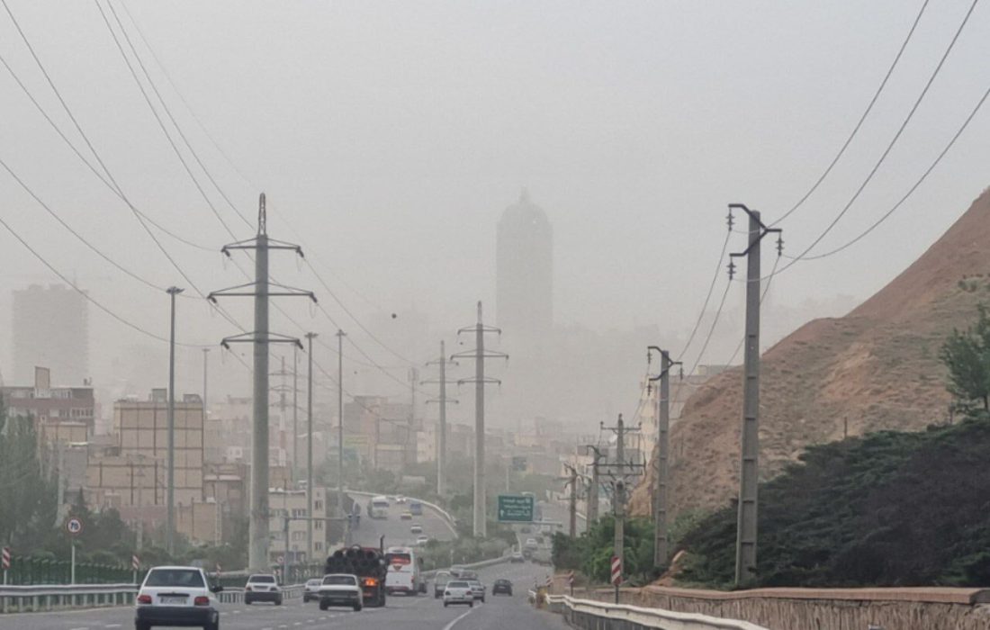 گرد و غبار مدارس تبریز را تعطیل کرد