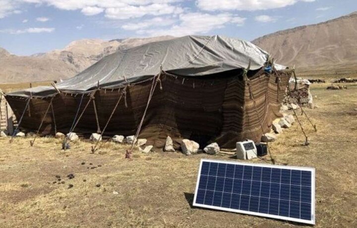 توزیع سامانه خورشیدی قابل حمل بین عشایر خداآفرین و کلیبر
