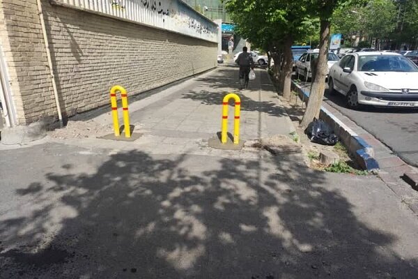 نصب بیش از ۴۵۰ موانع ترافیکی در ورودی پیاده راه های حوزه منطقه ۳