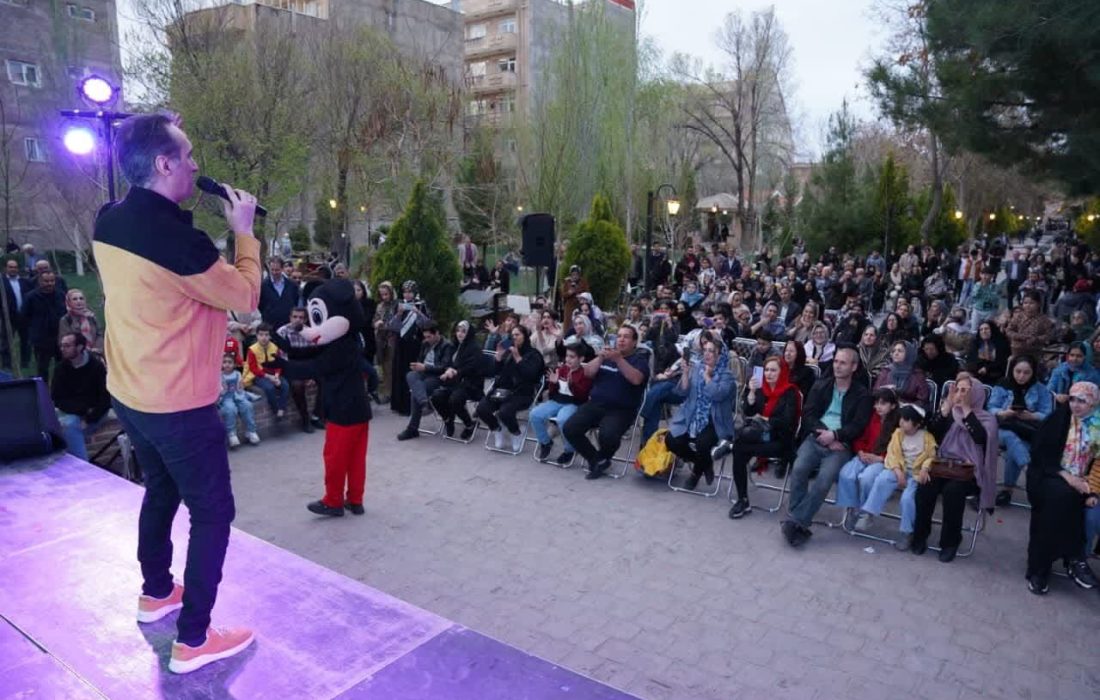 برگزاری جشن بزرگ خانوادگی بمناسبت ۱۲ فروردین روز جمهوری اسلامی ایران