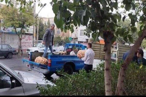 جمعآوری ۱۶۴ خودرو و طبق میوه فروش سد معبری ازسطح منطقه ۴