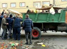 جمع‌آوری ۲۰۹ خودرو و طبق میوه فروش سد معبری از سطح منطقه ۴