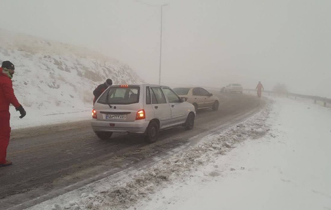 رانندگان از تردد در محورهای کوهستانی آذربایجان غربی اجتناب کنند