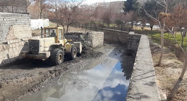 لایروبی کانال رواسان با هدف هدایت آب‌های سطحی