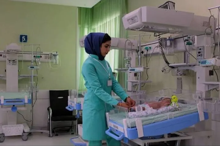 بهبود وضعیت نوزاد و شرایط روحی والدین، با اجرای مراقبت خانوادهمحور در NICU