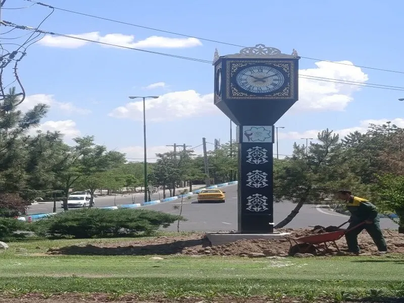 نصب ساعت چهار طرفه در میدان گلستان “ائلگولی”